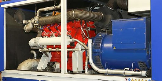 Detailansicht BHKW Motor und Generator